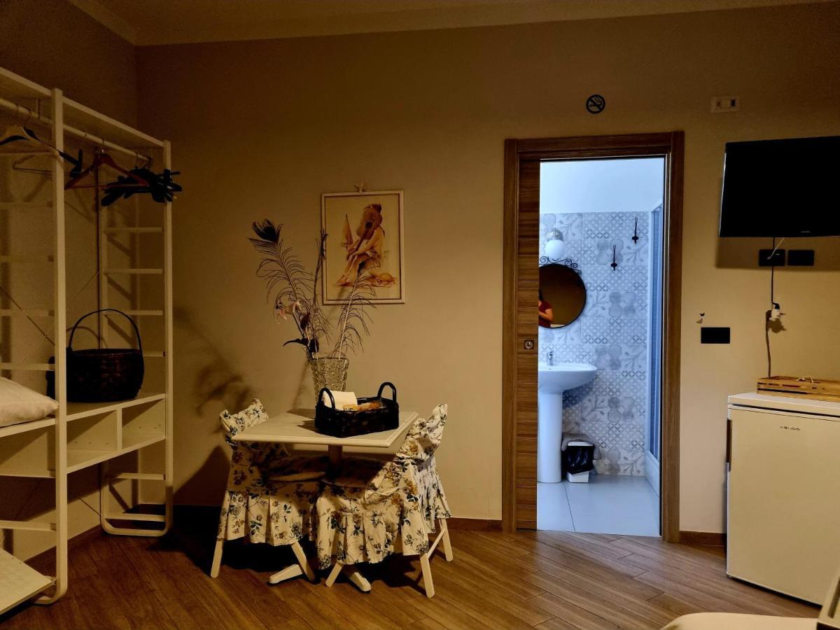 B&B Tre Passi Dalla Torre Montesarchio Extérieur photo