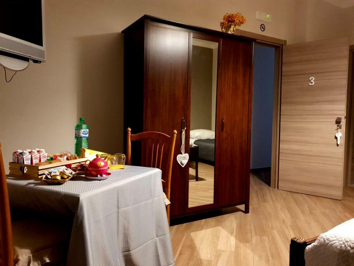 B&B Tre Passi Dalla Torre Montesarchio Extérieur photo